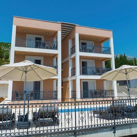 Villa Tin Apartments トゥリバニ・クルシサ エクステリア 写真