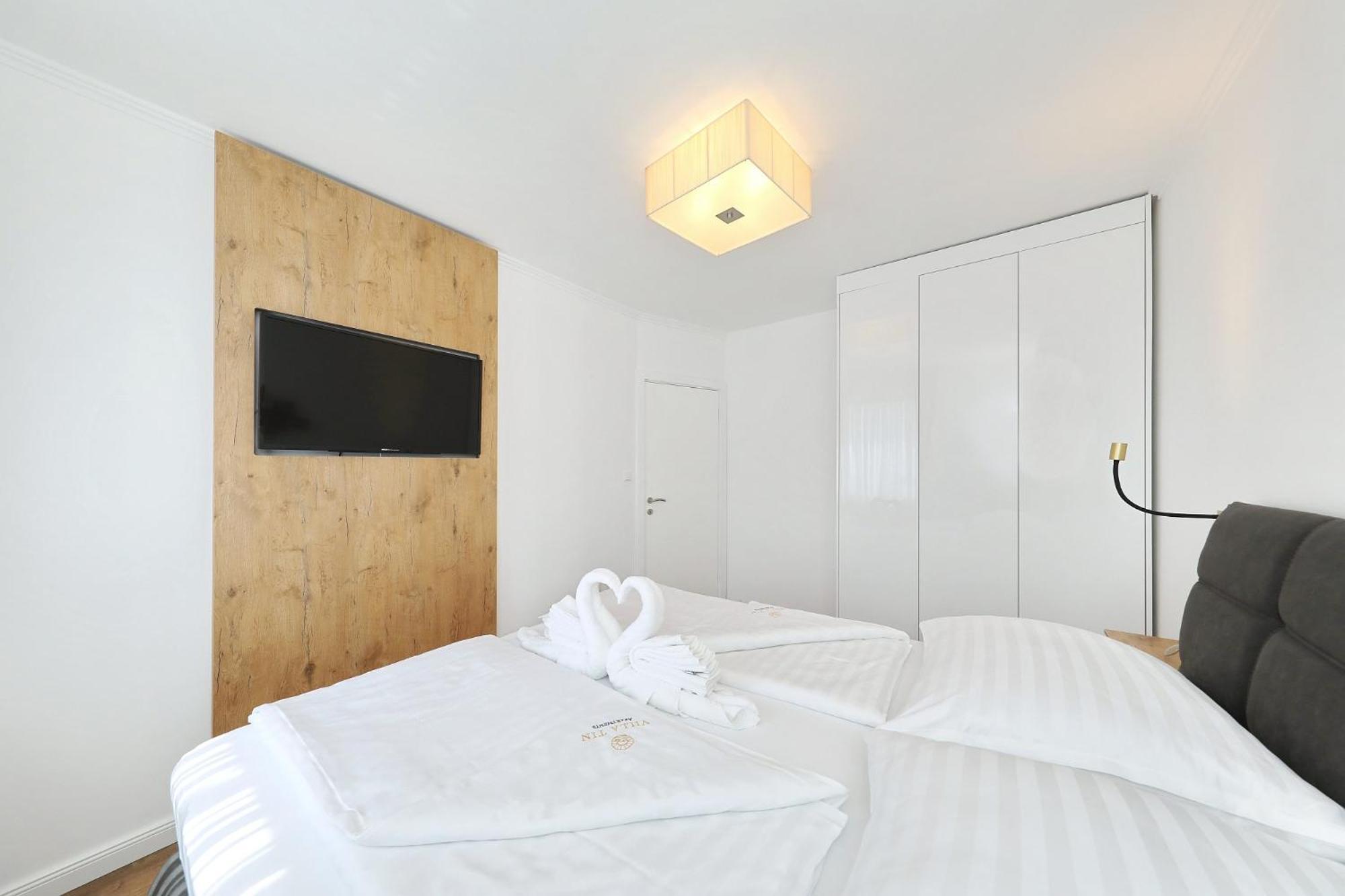 Villa Tin Apartments トゥリバニ・クルシサ エクステリア 写真
