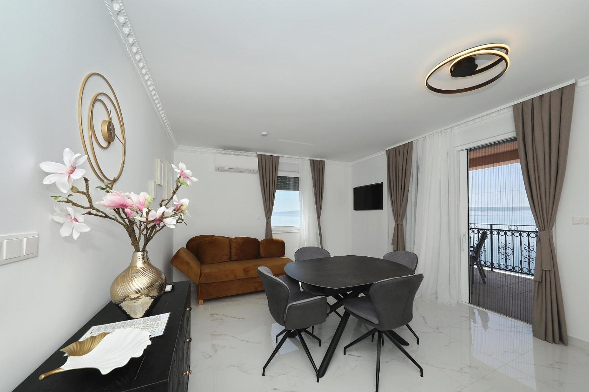 Villa Tin Apartments トゥリバニ・クルシサ エクステリア 写真