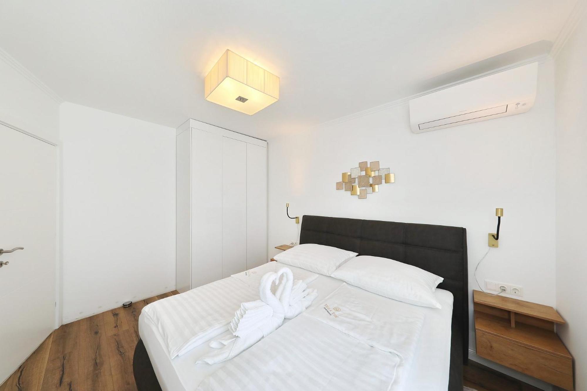 Villa Tin Apartments トゥリバニ・クルシサ エクステリア 写真