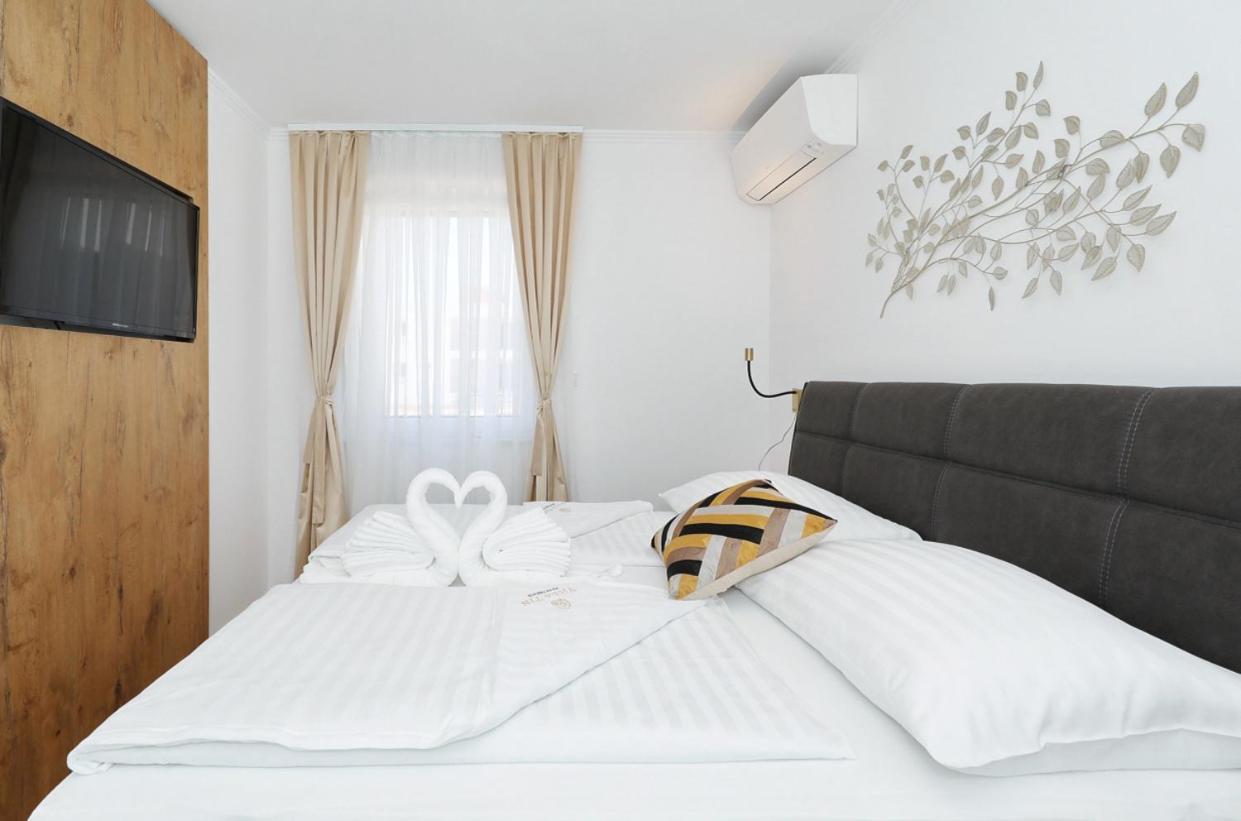 Villa Tin Apartments トゥリバニ・クルシサ エクステリア 写真
